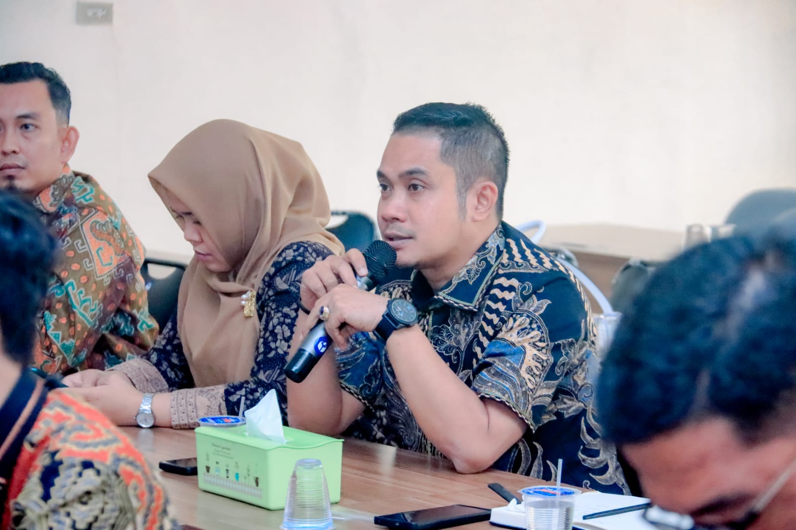 Ketua Bawaslu Kabupaten Tanggamus, Najih Mustofa, S.H.I., M.Pd.I. Turut hadir dalam acara Rapat Koordinasi Pembinaan dan Penguatan Kelembagaan pada Bawaslu Kabupaten/Kota se Provinsi Lampung" dalam persiapan menghadapi Pemilihan Umum Tahun 2024. Acara ini dijadwalkan berlangsung pada Senin, 08 Januari 2024, dimulai pukul 09:00 WIB di Ruang Rapat Pepadun, Bawaslu Provinsi Lampung.