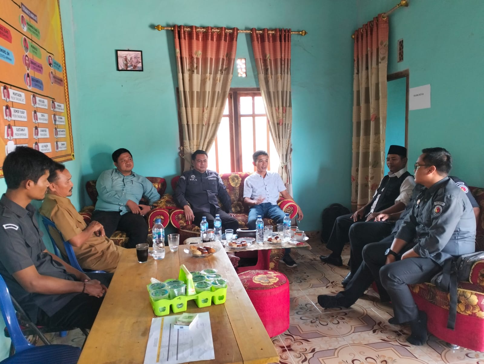 Tanggamus, 20 Januari 2024 - Proses rekrutmen calon Pengawas Tempat Pemungutan Suara (PTPS) di Kabupaten Tanggamus, khususnya di Kecamatan Cukubalak dan Limau, telah berjalan dengan lancar. Bawaslu Kabupaten Tanggamus secara intensif memonitor pelaksanaan rekrutmen ini guna memastikan bahwa calon PTPS yang terpilih memiliki kesiapan dan pengetahuan yang memadai dalam menjalankan tugasnya saat pemilihan umum nanti.