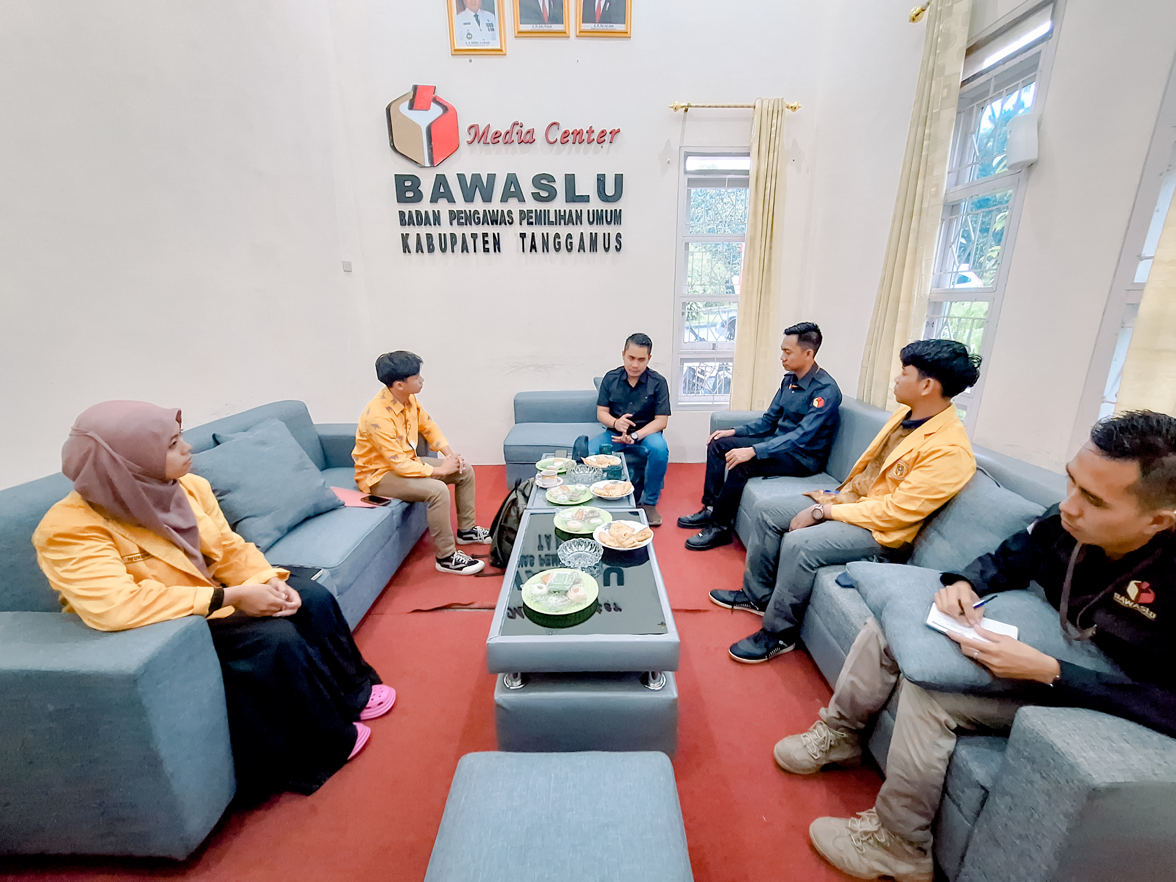 Kotaagung Timur - Najih Mustofa, Ketua Bawaslu Kabupaten Tanggamus terima Audiensi dari Pimpinan Daerah Ikatan Pemuda Muhammadiyah Kabupaten Tanggamus. 19/01/2024.