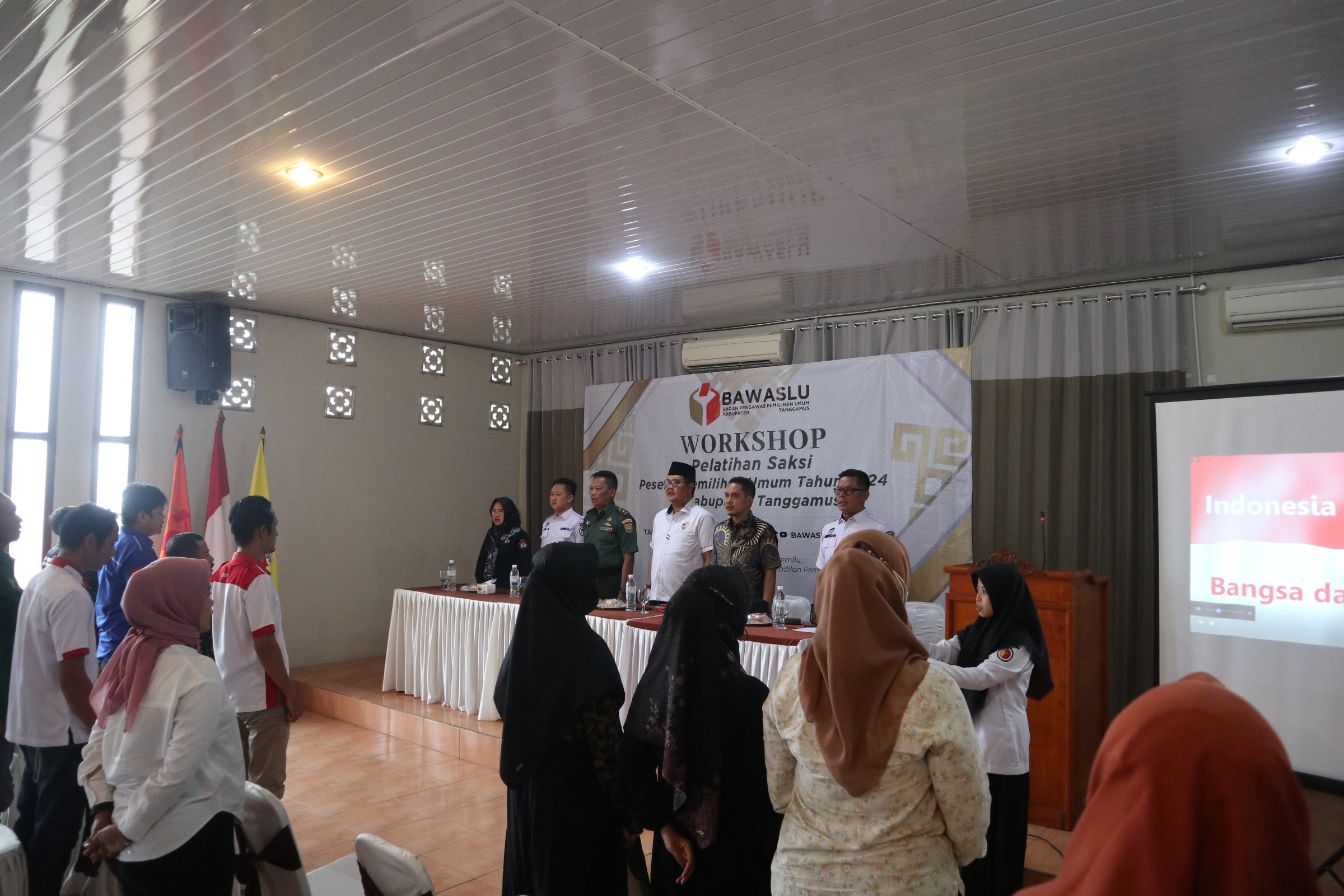 Tanggamus, 07 Februari 2024 - Suara rakyat adalah pilar utama dalam sistem demokrasi yang sehat. Untuk memastikan keberlangsungan demokrasi yang berkualitas, Bawaslu Kabupaten Tanggamus dengan semangat yang berapi-api menggelar kegiatan "Workshop Pelatihan Saksi Peserta Pemilu Pada Pemilihan Umum Tahun 2024". Acara yang bertempat di Urbanview Hotel Ratu Kuring Gisting ini menjadi tonggak penting dalam menindaklanjuti Surat Edaran Ketua Bawaslu Republik Indonesia Nomor 6 Tahun 2024.