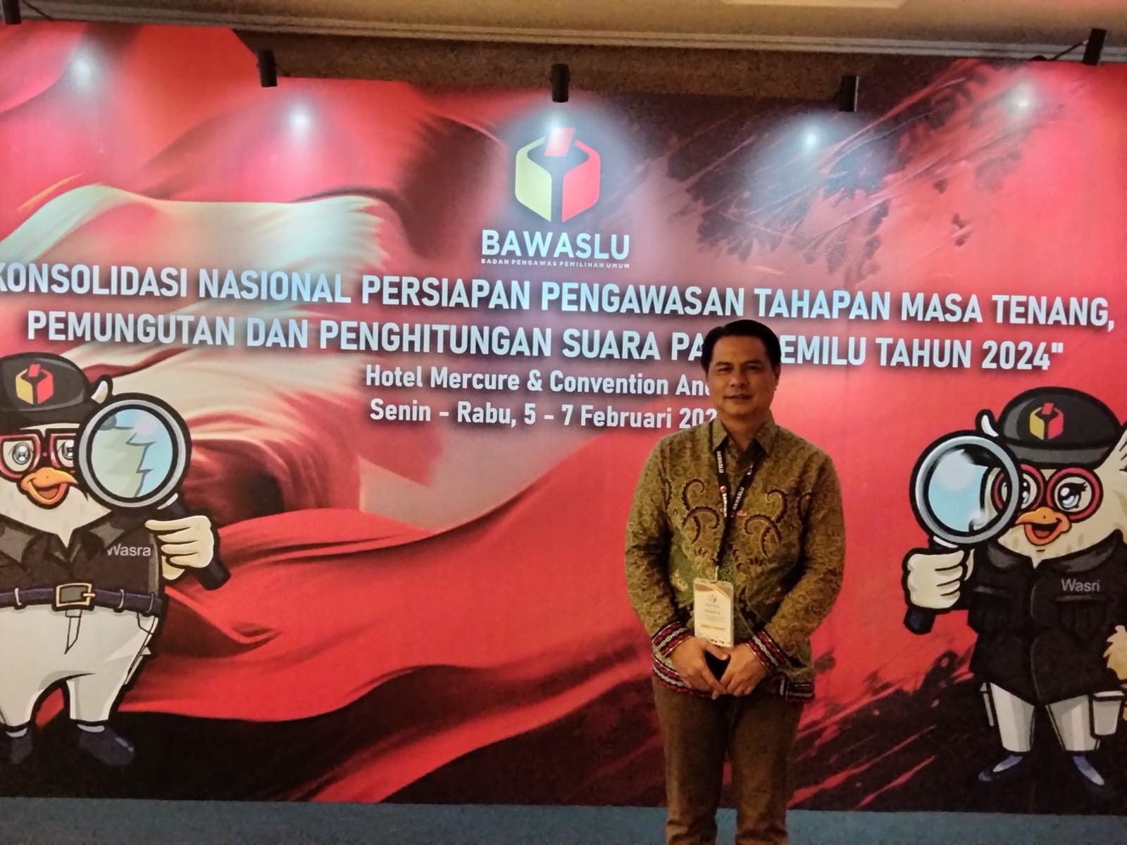 Jakarta, 05 Februari 2024 - Evi Saputra, anggota Badan Pengawas Pemilu (Bawaslu) Tanggamus, Sumatera, tampil sebagai salah satu peserta utama dalam konsolidasi nasional yang bertujuan mempersiapkan langkah-langkah pengawasan selama tahapan masa tenang, pemungutan, dan penghitungan suara pada Pemilu 2024.