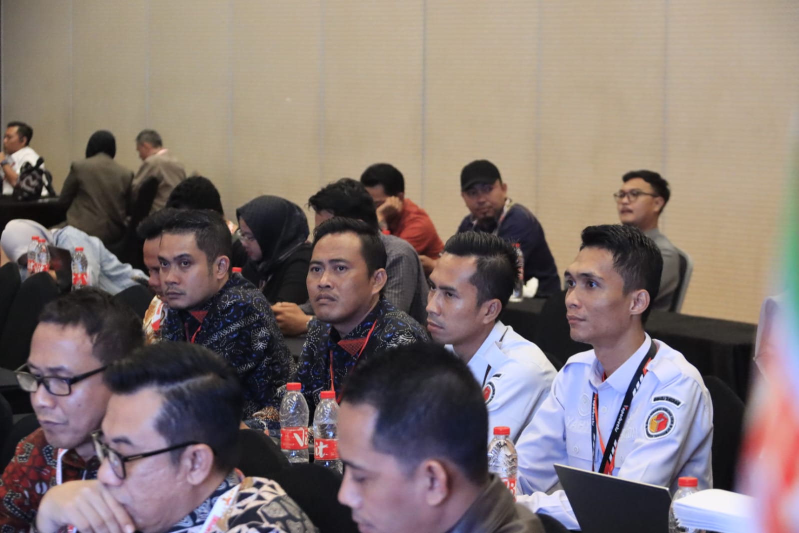 Dalam upaya menjaga integritas dan transparansi dalam proses demokrasi, Bawaslu Kabupaten Tanggamus secara aktif berpartisipasi dalam Rapat Pleno Rekapitulasi Hasil Penghitungan Perolehan Suara Tingkat Provinsi Lampung Tahun 2024. Kegiatan yang diadakan di Hotel Novotel, Bandar Lampung, dari tanggal 6 hingga 8 Maret 2024 tersebut dihadiri oleh berbagai pihak terkait, termasuk Najih Mustofa selaku Ketua Bawaslu Kabupaten Tanggamus dan Ikhwanudin Anggota Bawaslu Kabupaten Tanggamus.