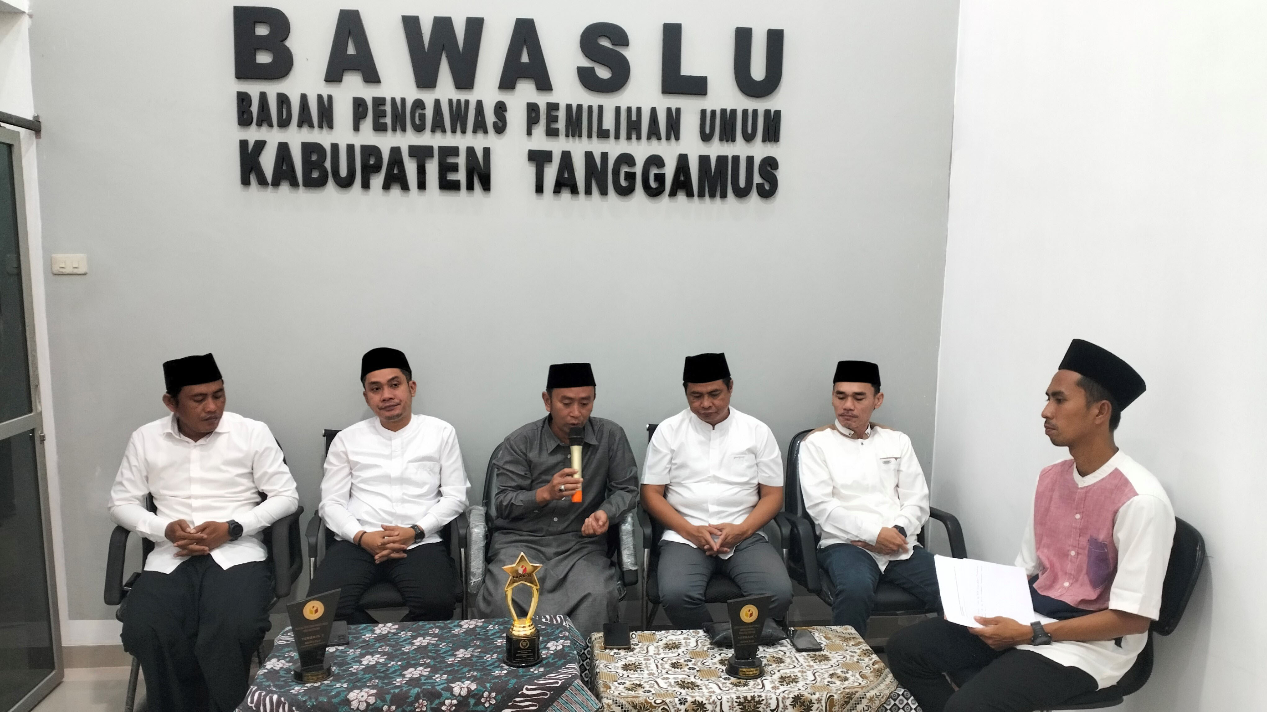 Bawaslu Kabupaten Tanggamus Gelar Ngabuburit Pengawasan dan Buka Bersama: Evaluasi Pengawasan Menuju Pemilu yang Bersih dan Berkualitas