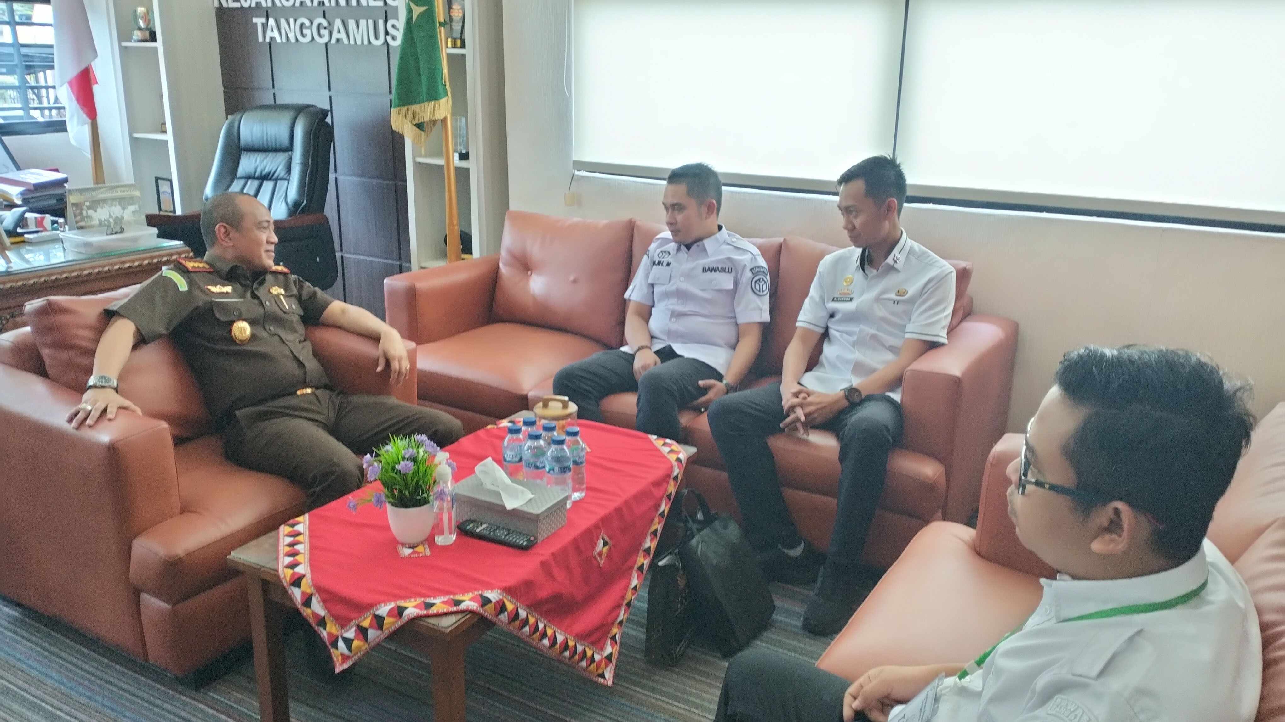 Bawaslu Kabupaten Tanggamus Lakukan Audiensi dengan Kejari Tanggamus sebagai Bentuk Apresiasi atas Kerjasama dalam Pemilihan 2024