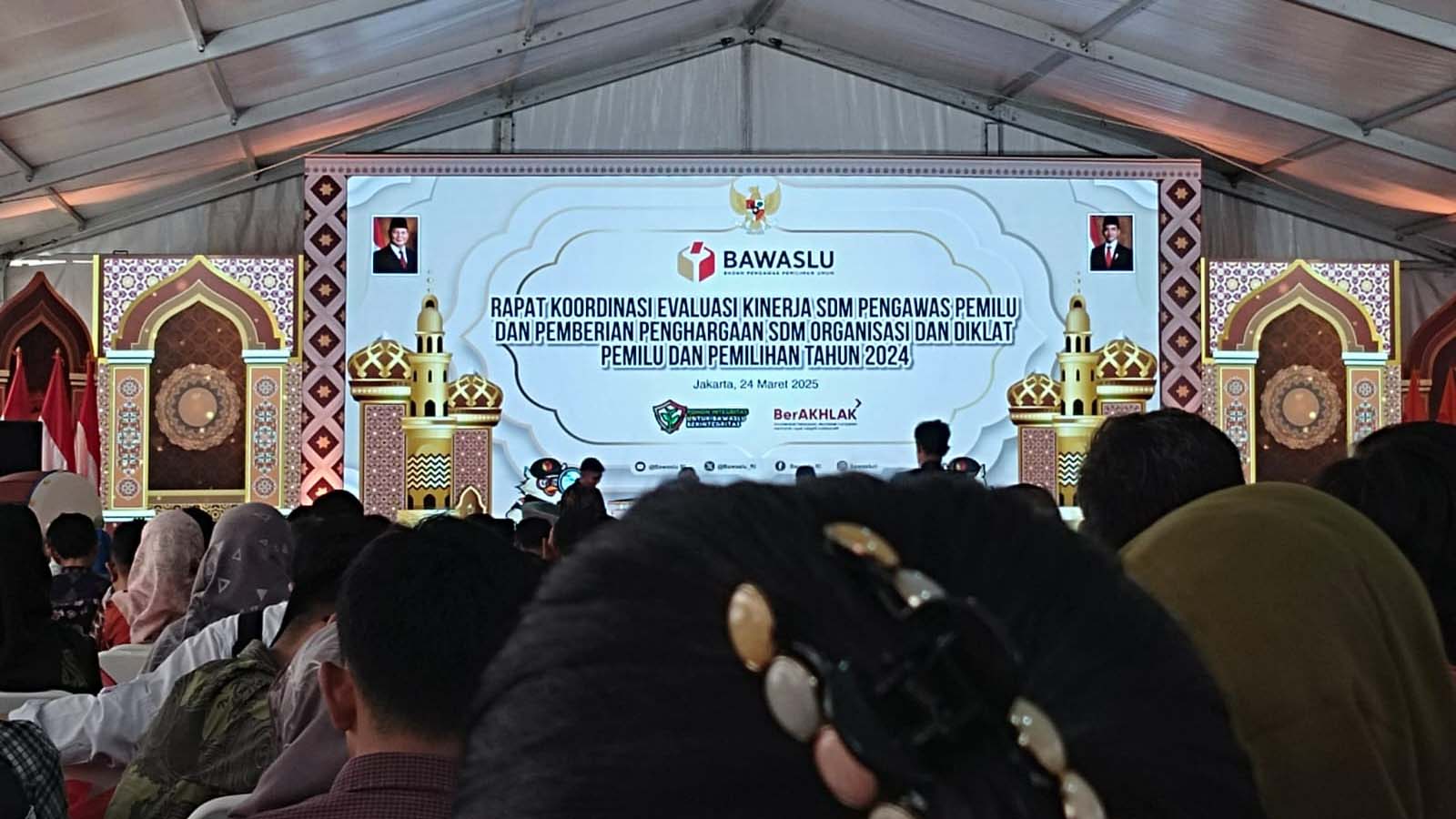 Bawaslu Kabupaten Tanggamus Hadiri Rapat Koordinasi Evaluasi Program Kerja dan Penyerahan Award Divisi SDMOD Pemilu dan Pemilihan 2024