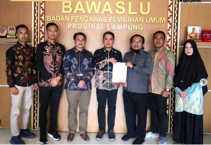 Bawaslu Kabupaten Tanggamus Serahkan Laporan Akhir Kehumasan Tahun 2024 ke Bawaslu Provinsi Lampung