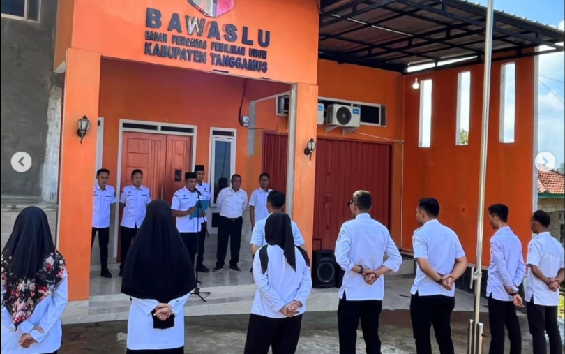 Bawaslu Kabupaten Tanggamus Gelar Apel dan Potong Tumpeng Peringati HUT ke-17 Bawaslu RI
