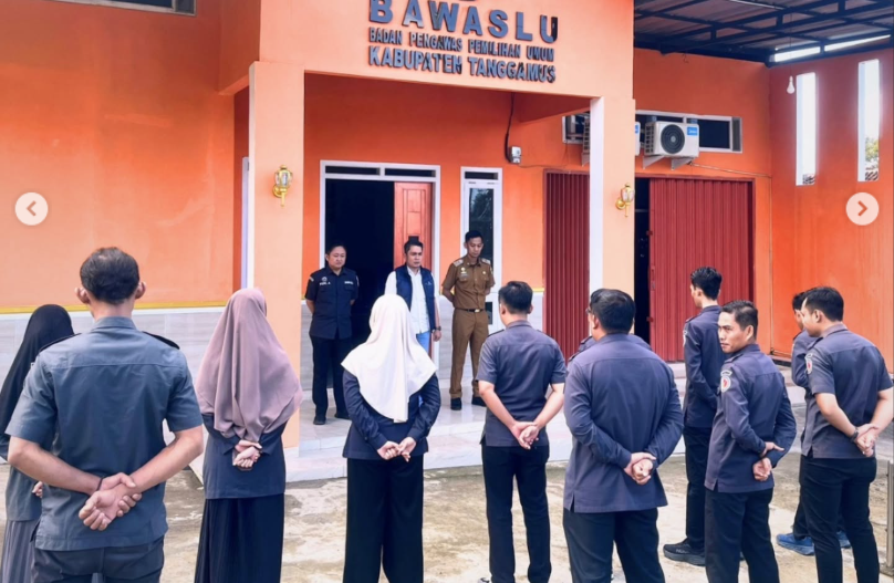 Ketua Bawaslu Tanggamus Pimpin Apel Pagi, Tekankan Pentingnya Kesehatan dan Kekompakan Tim