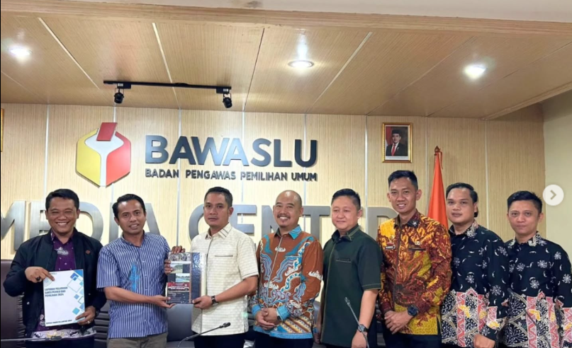 Bawaslu Kabupaten Tanggamus Serahkan Laporan dan Buku SDMO-D ke Bawaslu RI