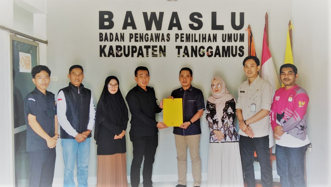 KPU Tanggamus Serahkan Berita Acara Perbaikan Daftar Pemilih Berkelanjutan Triwulan IV kepada Bawaslu Tanggamus