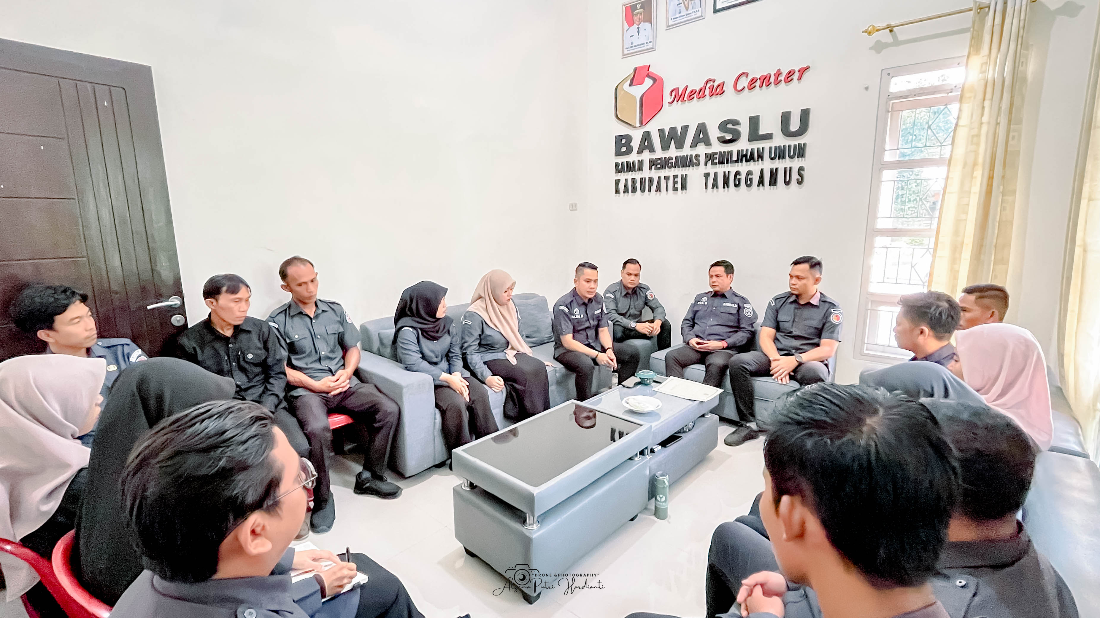 Rapat Awal Tahun 2026, Ketua Bawaslu Tanggamus Berikan Motivasi dan Semangat Baru kepada Jajaran Sekretariat