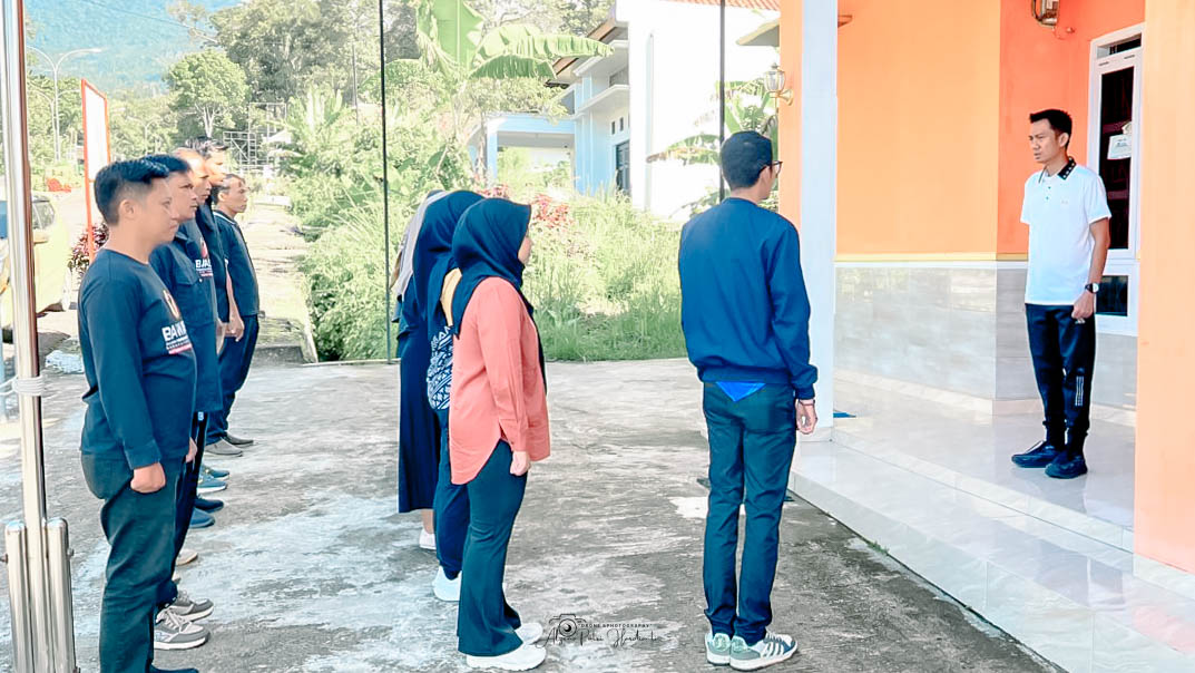 Alvindra Pimpin Apel Jumat, Tekankan Kedisiplinan Pegawai Bawaslu Tanggamus