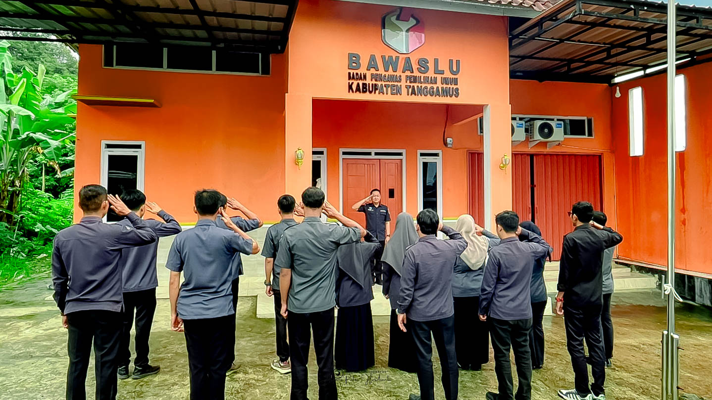 Feri Ariyanto Pimpin Apel Senin, Tekankan Semangat Kerja dan Kedisiplinan Pegawai