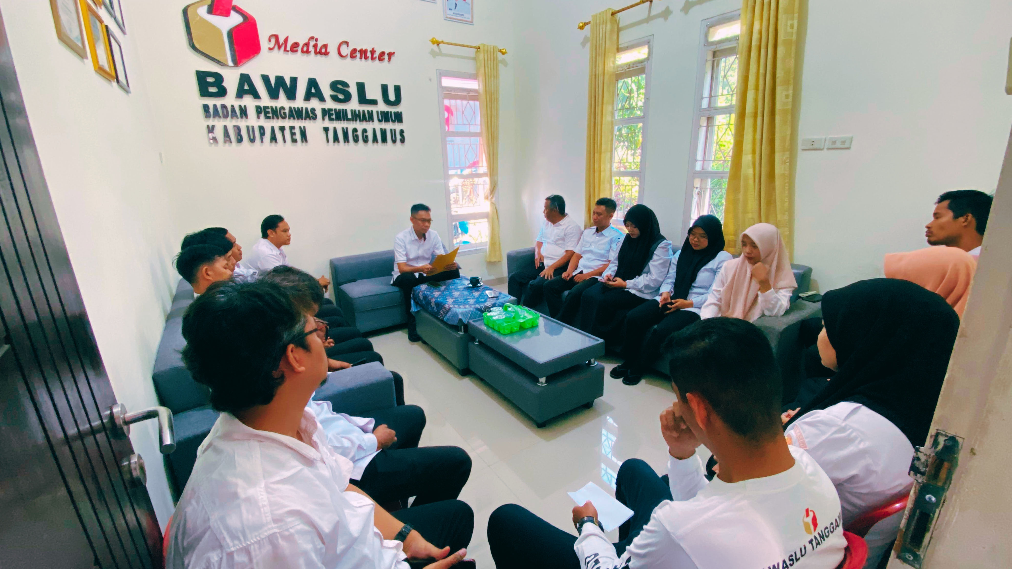 Alvindra Pimpin Rapat Peningkatan Kapasitas, Bawaslu Tanggamus Perkuat Profesionalitas Pegawai