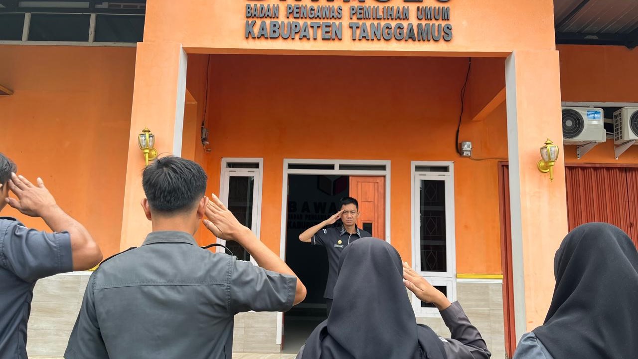Semangat Integritas dan Profesionalisme, Korsek Bawaslu Tanggamus Pimpin Apel Rutin Senin Pagi