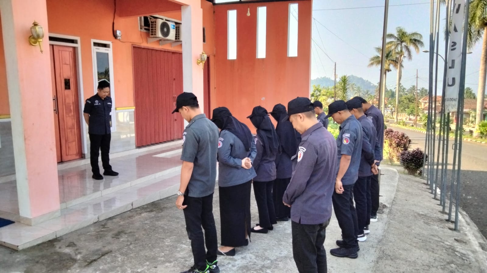 Awali Pekan dengan Semangat dan Doa, Bawaslu Tanggamus Gelar Apel Rutin Senin