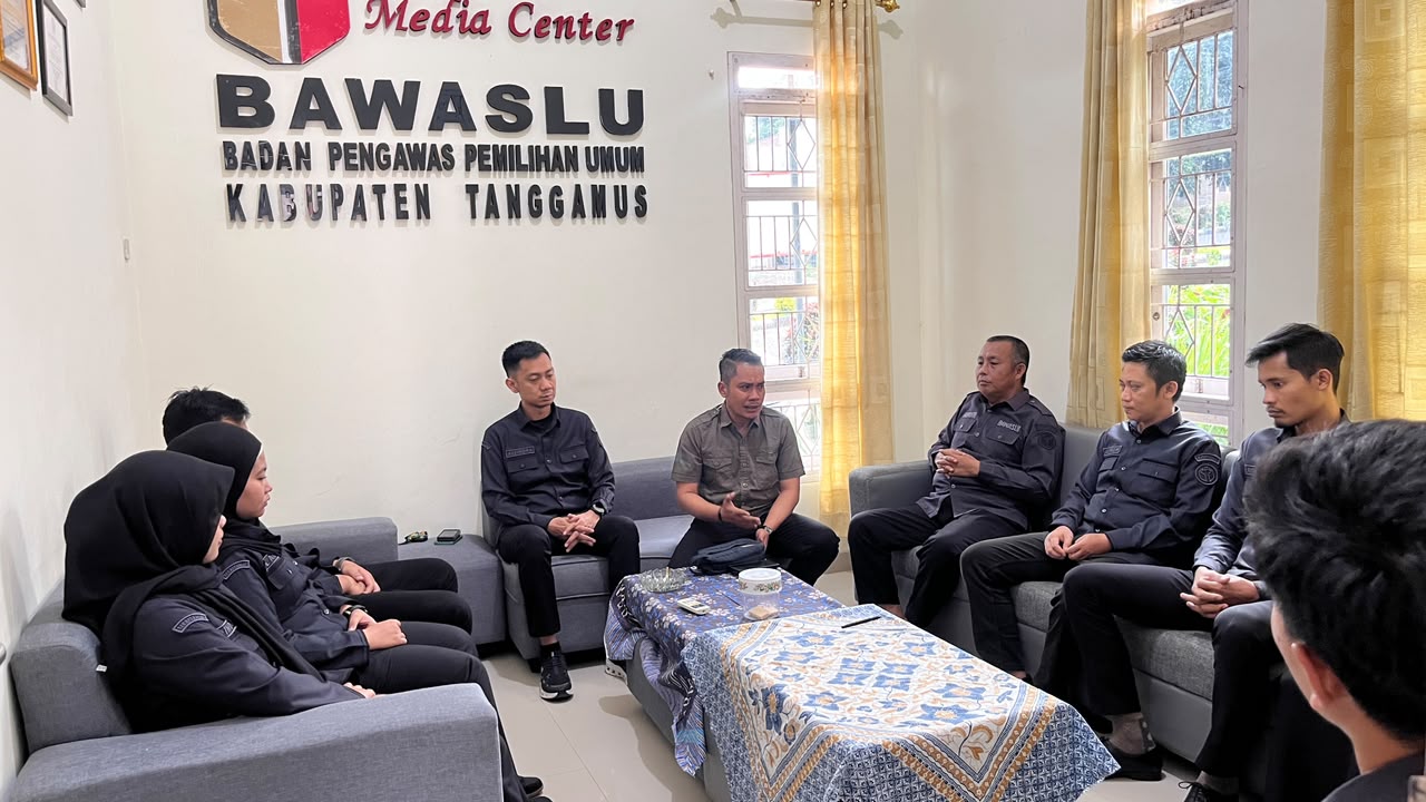 Evaluasi Kerja Mingguan, Ketua Bawaslu Tanggamus Tekankan Pentingnya Kerja Cerdas dan Berkualitas