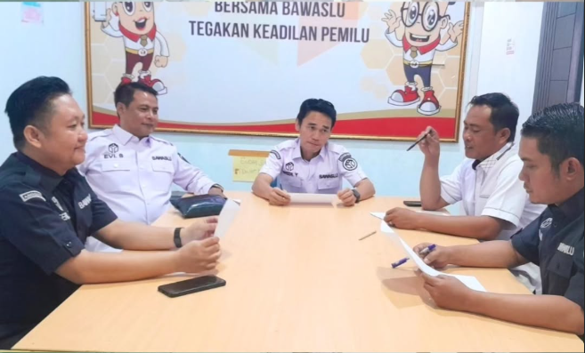 Bawaslu Tanggamus Perkuat Koordinasi dan Evaluasi Program Kerja melalui Rapat Pleno Mingguan