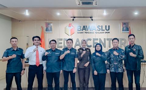 Bawaslu Kabupaten Tanggamus Serahkan Laporan Akhir Sentra Gakkumdu
