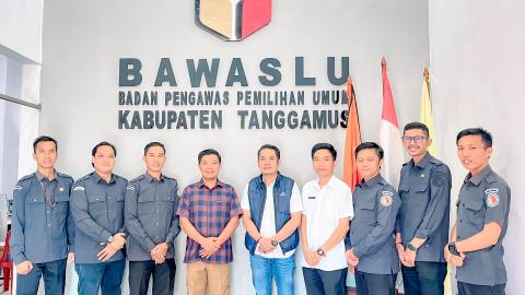 Bawaslu Tanggamus Terima Kunjungan Anggota KPU untuk Perkuat Sinergi Pendidikan Pemilih