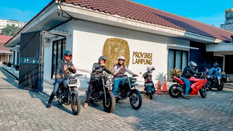 Ketua Bawaslu Tanggamus Ikut Kampanyekan Keselamatan Berkendara Bersama Komunitas Ojol dan Motor di Lampung