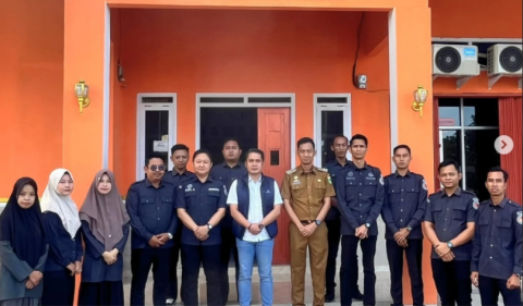 apel pagi di lingkungan Bawaslu Tanggamus. Kegiatan yang berlangsung di halaman kantor Bawaslu Tanggamus ini turut dihadiri oleh Anggota Bawaslu, Feri Ariyanto, serta Koordinator Sekretariat, Alvindra, bersama seluruh staf dan jajaran pelaksana teknis.