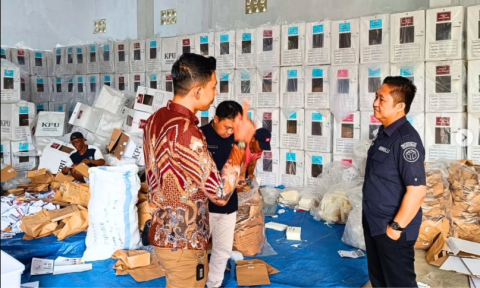 Bawaslu Tanggamus Awasi Proses Pengosongan Kotak Suara Pasca Pilkada Serentak 2024