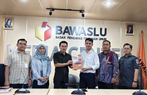 Bawaslu Kabupaten Tanggamus Serahkan Laporan Divisi Hukum ke Bawaslu RI