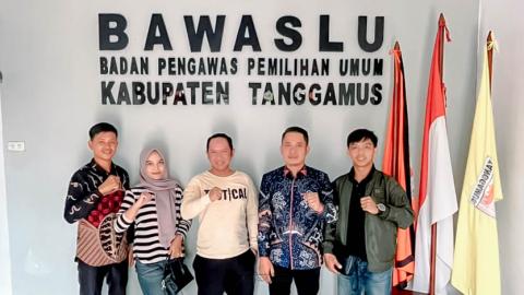 Akademisi Fakultas Hukum Universitas Mitra Lampung Lakukan Kunjungan Studi Kelembagaan ke Bawaslu Tanggamus