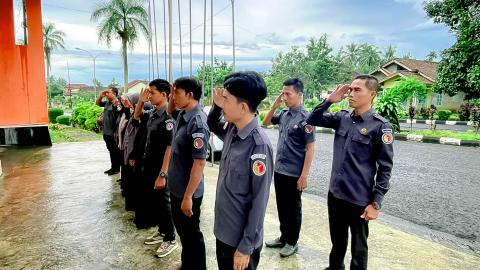 Feri Ariyanto Pimpin Apel Senin, Tekankan Semangat Kerja dan Kedisiplinan Pegawai
