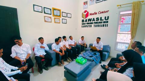 Alvindra Pimpin Rapat Peningkatan Kapasitas, Bawaslu Tanggamus Perkuat Profesionalitas Pegawai