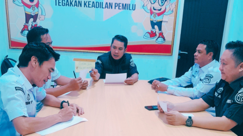 Perkuat Koordinasi Internal, Bawaslu Tanggamus Gelar Rapat Pleno Mingguan