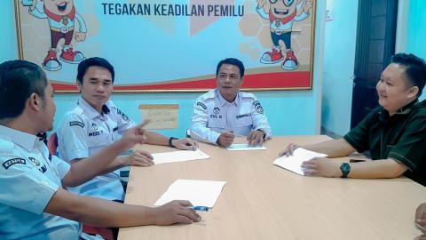 Bawaslu Tanggamus Gelar Rapat Pleno Mingguan, Perkuat Koordinasi dan Konsolidasi Internal
