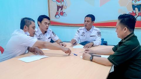 Bawaslu Tanggamus Gelar Rapat Pleno Mingguan, Perkuat Koordinasi dan Konsolidasi Internal