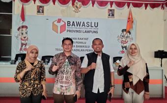Bandar Lampung, 11 Januari 2024 - Anggota Badan Pengawas Pemilu (Bawaslu) Tanggamus, Evi Saputra, dan Heri Pelaksana Teknis, menghadiri Rapat Pembahasan Laporan Akhir Pengawasan Pencalonan Anggota DPD, DPRD Provinsi, dan Kabupaten/Kota. Acara ini dilaksanakan pada hari Kamis, 11 Januari 2024, pukul 14.00 WIB, di Ruang Rapat Pepadun Bawaslu Provinsi Lampung.
