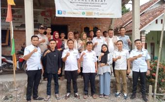 Tanggamus, 17 Januari 2024 - Anggota Badan Pengawas Pemilu (Bawaslu) Kabupaten Tanggamus, Ikhwanuddin, bersama dengan stafnya, melaksanakan tugas supervisi dan monitoring yang ketat terhadap proses rekrutmen pengawas tempat pemungutan suara (TPS) di Kecamatan Kelumbayan dan Kelumbayan Barat. Kegiatan ini menjadi langkah krusial untuk memastikan integritas dan transparansi dalam pelaksanaan pemilihan umum mendatang.