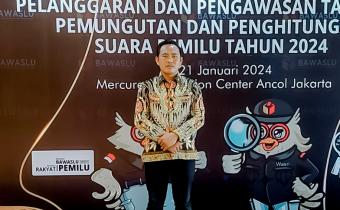 Jakarta, 19 Januari 2024 - Anggota Bawaslu Lampung, Ikhwanuddin, turut hadir dalam Rapat Koordinasi Pencegahan Terhadap Pelanggaran dan Pengawasan Tahapan Pemungutan dan Penghitungan Suara Pemilu Tahun 2024 di Jakarta pada Jumat (19/1). Kegiatan tersebut dihadiri juga oleh anggota Bawaslu Kabupaten/Kota Pengampu divisi Pencegahan, Parmas, dan Humas.