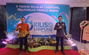 Bandar Lampung, 3 Februari 2024 – Dalam upaya mewujudkan pemilu yang damai dan berkualitas, Najih Mustofa, Ketua Bawaslu Tanggamus, dan Alvindra, Koordinator Sekretariat Bawaslu Tanggamus, turut ambil bagian dalam perayaan Hari Ulang Tahun (HUT) keenam RILIS.ID Lampung yang bertema "6 tahun RILIS.ID Wujudkan Pemilu Damai".
