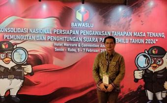 Jakarta, 05 Februari 2024 - Evi Saputra, anggota Badan Pengawas Pemilu (Bawaslu) Tanggamus, Sumatera, tampil sebagai salah satu peserta utama dalam konsolidasi nasional yang bertujuan mempersiapkan langkah-langkah pengawasan selama tahapan masa tenang, pemungutan, dan penghitungan suara pada Pemilu 2024.