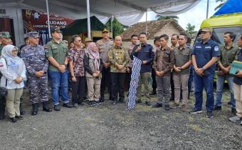 Tanggamus, 10 Februari 2024 - Dalam rangka memastikan kelancaran tahapan Pemilu 2024, Komisi Pemilihan Umum (KPU) Kabupaten Tanggamus menyelenggarakan acara pelepasan distribusi logistik Pemilu secara serentak. Acara yang berlangsung pada Sabtu (10/02) di Gudang Pengelolaan Logistik Dusun XIV, Blok 16, ini dihadiri oleh berbagai pihak terkait, termasuk Ketua Bawaslu Tanggamus, Najih Mustofa.