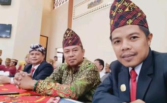 Tanggamus, 20 Maret 2024 - Atmosfer haru dan kehangatan memenuhi Ruang Sidang DPRD Kabupaten Tanggamus pada Rabu (20/03) pagi ini, ketika Evi Saputra, salah satu anggota Bawaslu Kabupaten Tanggamus, hadir dalam Sidang Paripurna Istimewa. Sidang tersebut diselenggarakan dalam rangka memperingati Hari Ulang Tahun Kabupaten Tanggamus yang ke-27 tahun.