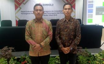 Bawaslu Provinsi Lampung mengadakan rapat evaluasi yang bertujuan untuk memperkuat efektivitas jajaran kelembagaan pengawas Pemilu dalam menangani pelanggaran serta mengkonsolidasikan data hasil penanganan pelanggaran tahapan pemungutan dan penghitungan suara Pemilu 2024. Acara ini dihadiri oleh anggota Bawaslu Tanggamus, Ikhwanuddin, dan Evi Saputra, serta staf lainnya termasuk Budi.  Rapat koordinasi yang digelar pada hari Minggu, 24 Maret 2024, dimulai pukul 13:00 WIB di Hotel Grand Mercure Lampung
