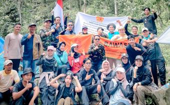 Ikhwanuddin Bawaslu Kabupaten Tanggamus Ikuti Sarasehan Pengawasan Partisipatif dengan Pendakian Gunung Rajabasa