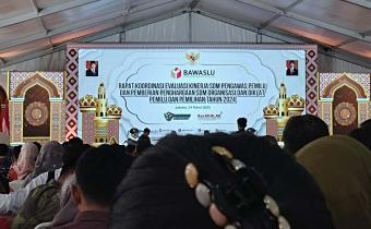 Bawaslu Kabupaten Tanggamus Hadiri Rapat Koordinasi Evaluasi Program Kerja dan Penyerahan Award Divisi SDMOD Pemilu dan Pemilihan 2024