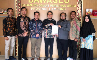 Bawaslu Kabupaten Tanggamus Serahkan Laporan Akhir Kehumasan Tahun 2024 ke Bawaslu Provinsi Lampung
