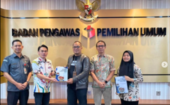 Bawaslu Kabupaten Tanggamus Serahkan Laporan Layanan Informasi Publik Pasca Pilkada 2024 ke Bawaslu RI