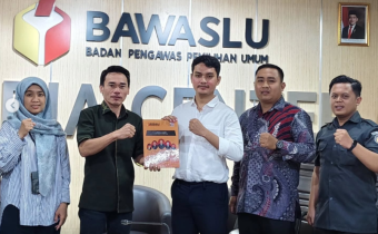 Bawaslu Kabupaten Tanggamus Serahkan Laporan Divisi Hukum ke Bawaslu RI