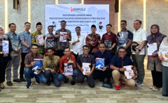 Bawaslu Tanggamus Serahkan Laporan Akhir Program Kegiatan Divisi SDMO dan Diklat I