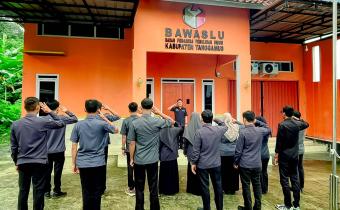 Feri Ariyanto Pimpin Apel Senin, Tekankan Semangat Kerja dan Kedisiplinan Pegawai