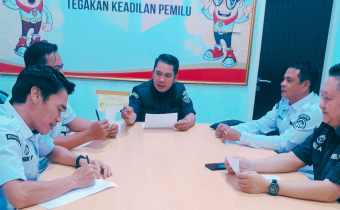 Perkuat Koordinasi Internal, Bawaslu Tanggamus Gelar Rapat Pleno Mingguan